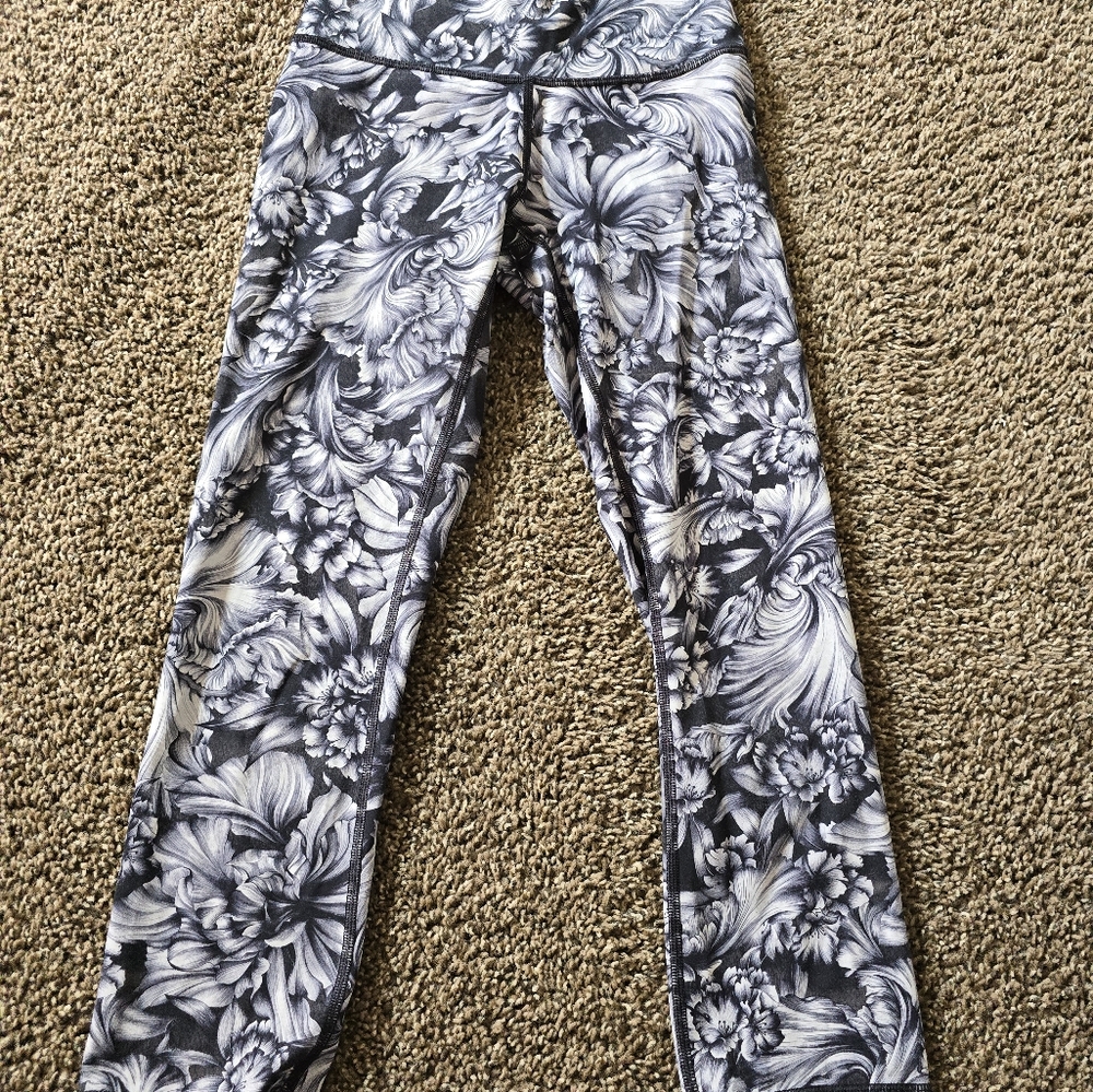 Lululemon wonder under crops - Picture 4 of 8